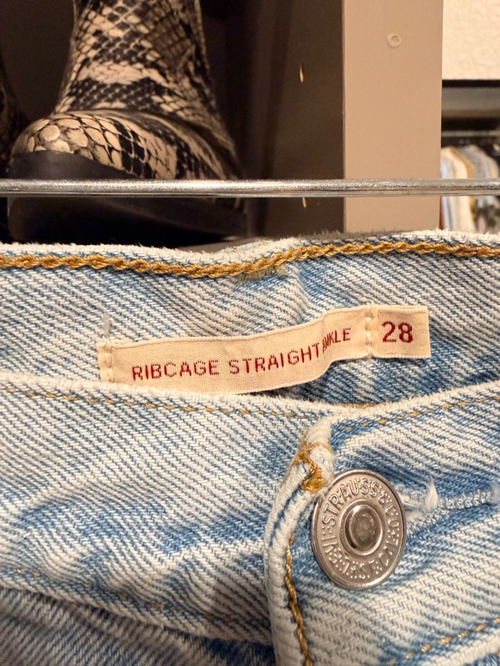 Levi's Ribcage High Rise Ankle - Picture 3 of 4